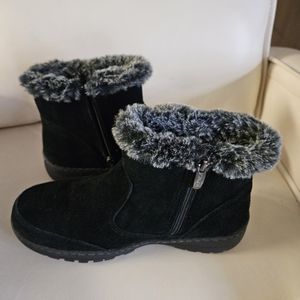 Women's New Khombu Black Winter Boots. Size 8